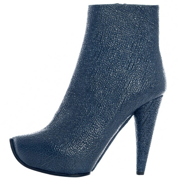 NIB ACNE Studios Araceli Texture leather boots
